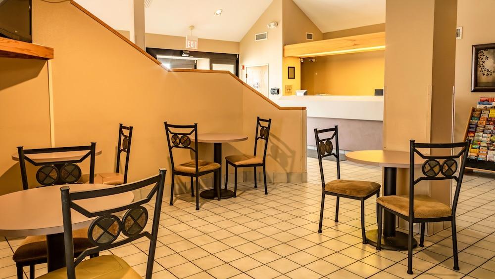 Oyo Hotel Lincoln Airport Ne, Hwy 80 Екстериор снимка
